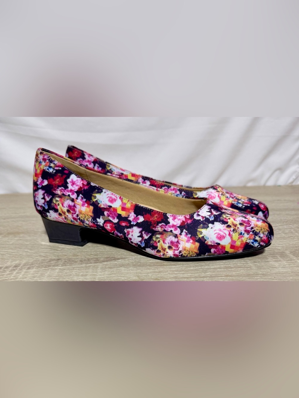 Trotters Women’s Floral Multicolor Slip-On Block Heel Pump, Round Toe, 10W, New